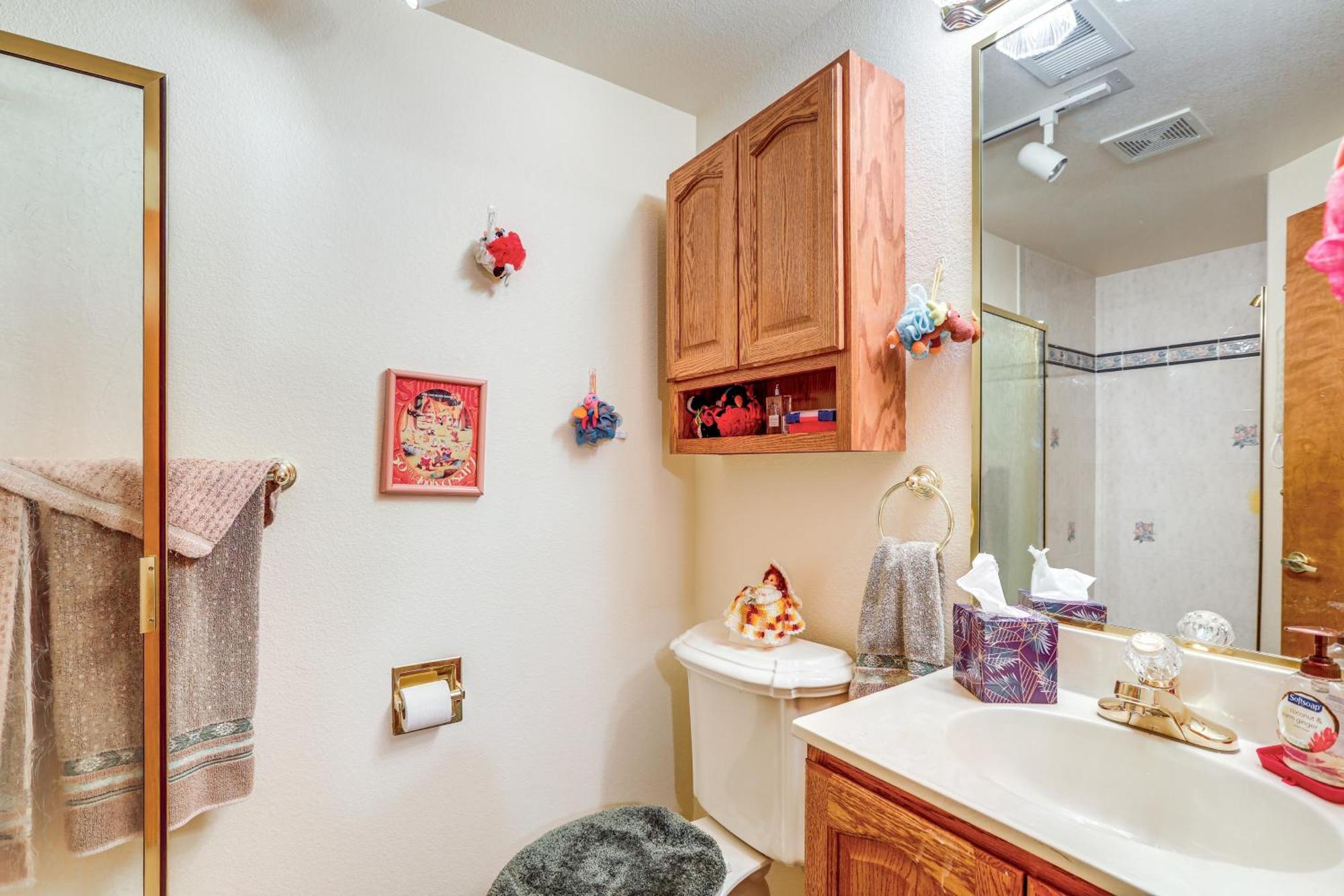 7 Mi To Dtwn Lakefront Gem With Dock!