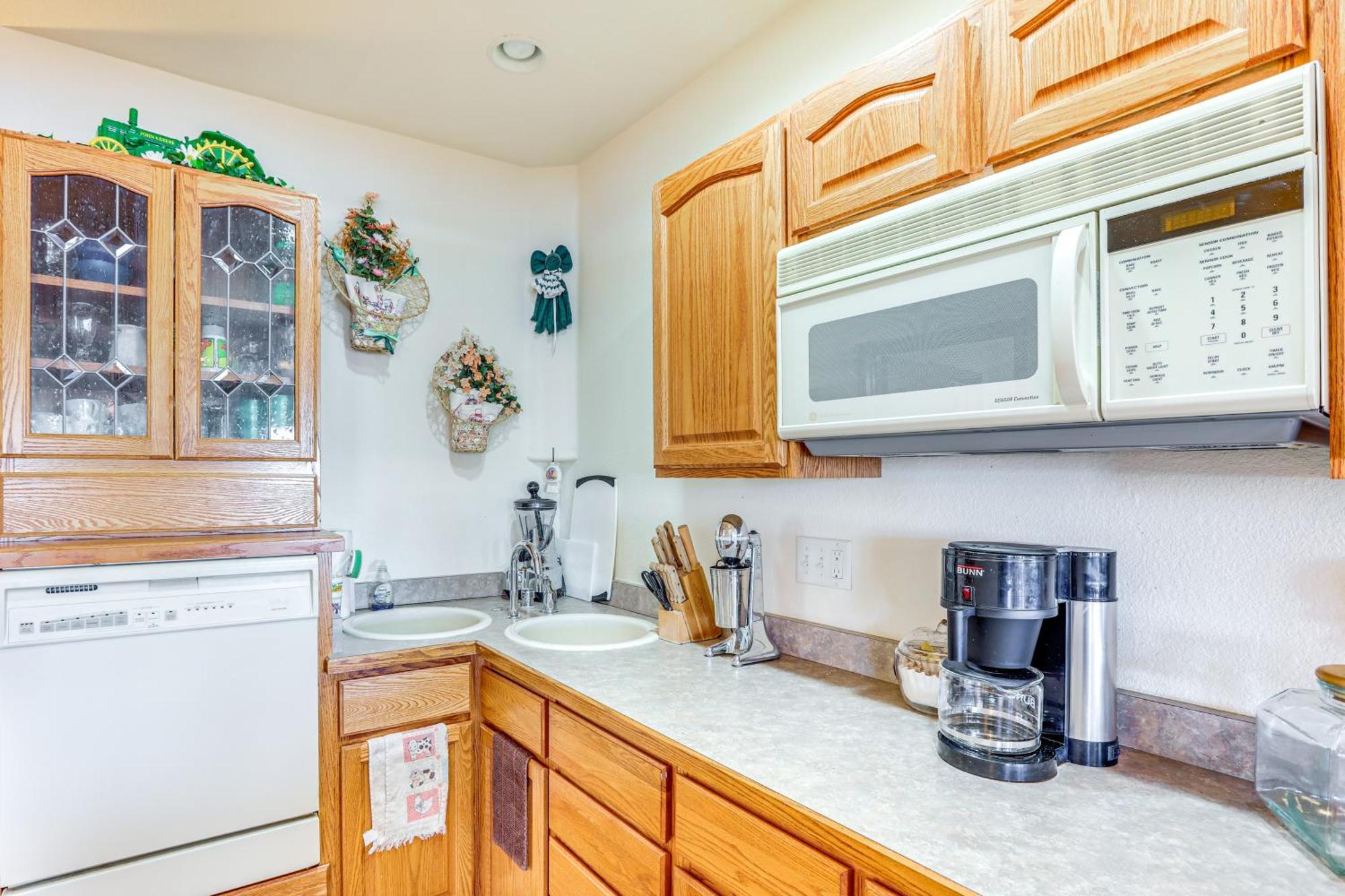 7 Mi To Dtwn Lakefront Gem With Dock! *