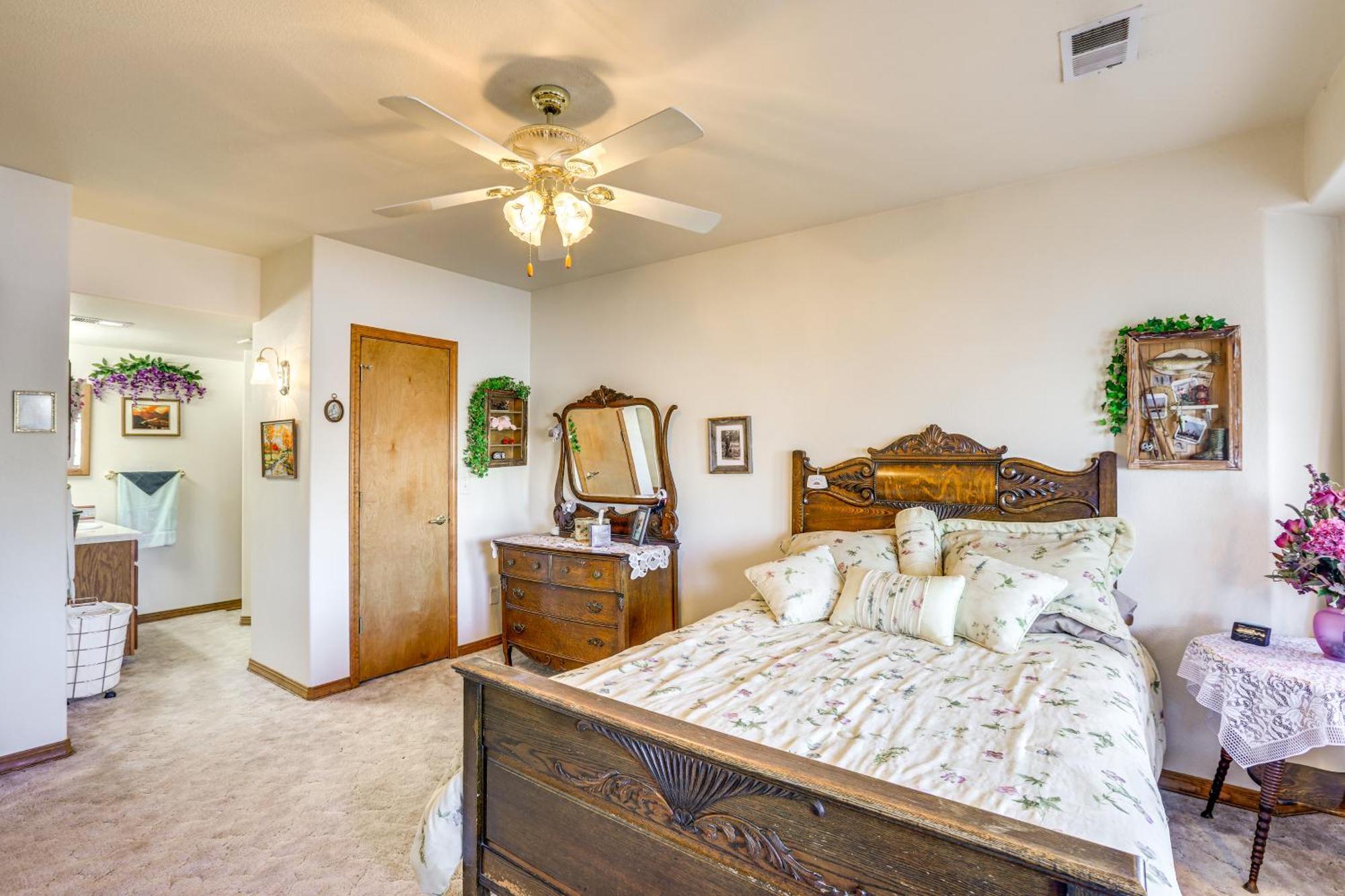 7 Mi To Dtwn Lakefront Gem With Dock!